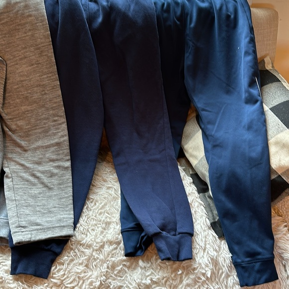 Boys size Large Used great condition about a size 12/ 14 since washed often - Picture 6 of 12